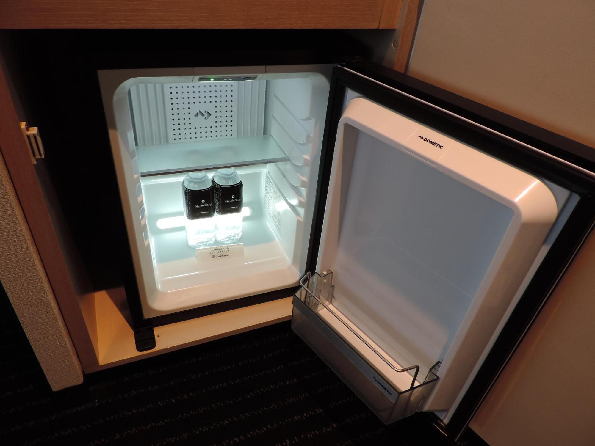 Hotel New Otani Осака Екстер'єр фото A mini-refrigerator in a hotel room