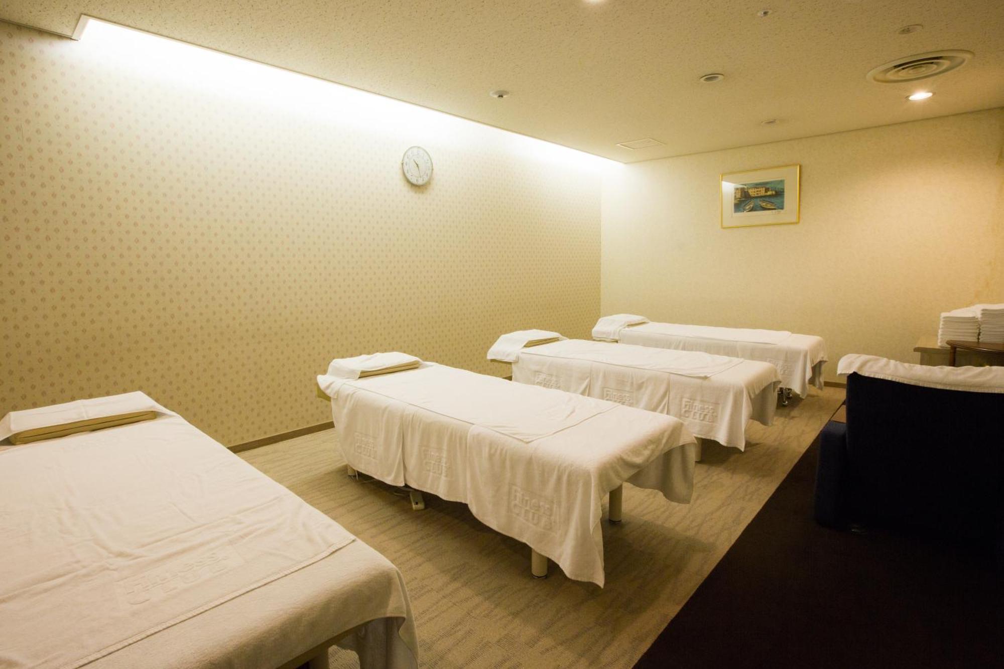 Hotel New Otani Осака Екстер'єр фото Massage tables